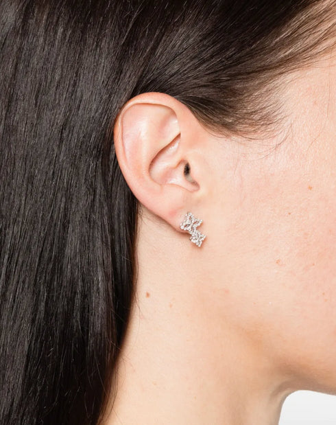 Pendientes colgantes de flor en oro blanco de 18 kt